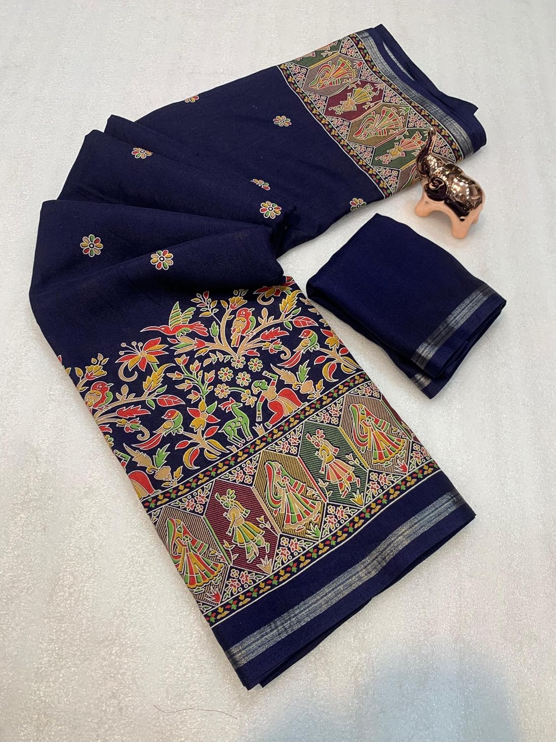 Vasthrlay Ethnic Classic Saree with decorative Traditional design
