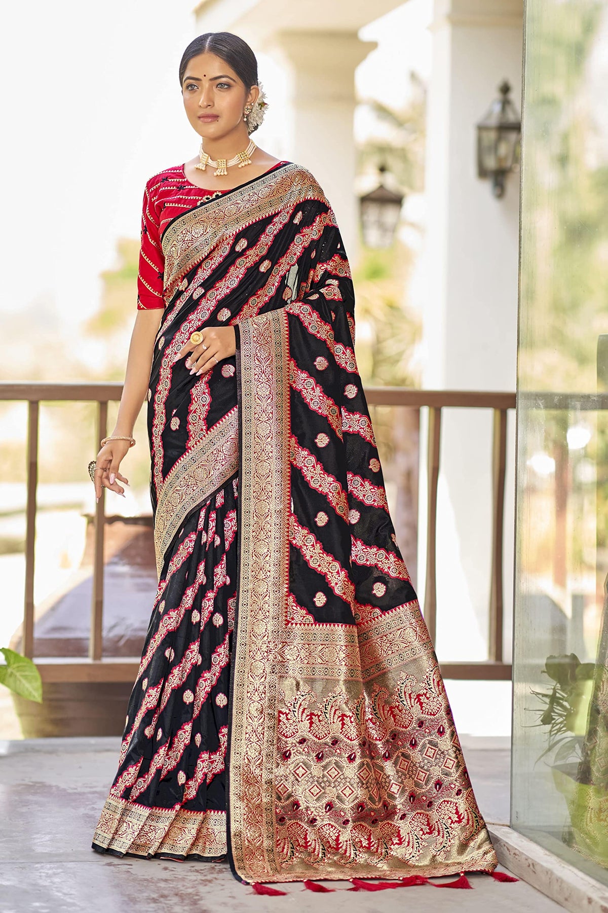Vasthrlay Classic Traditional Saree with elegant Banarasi styling
