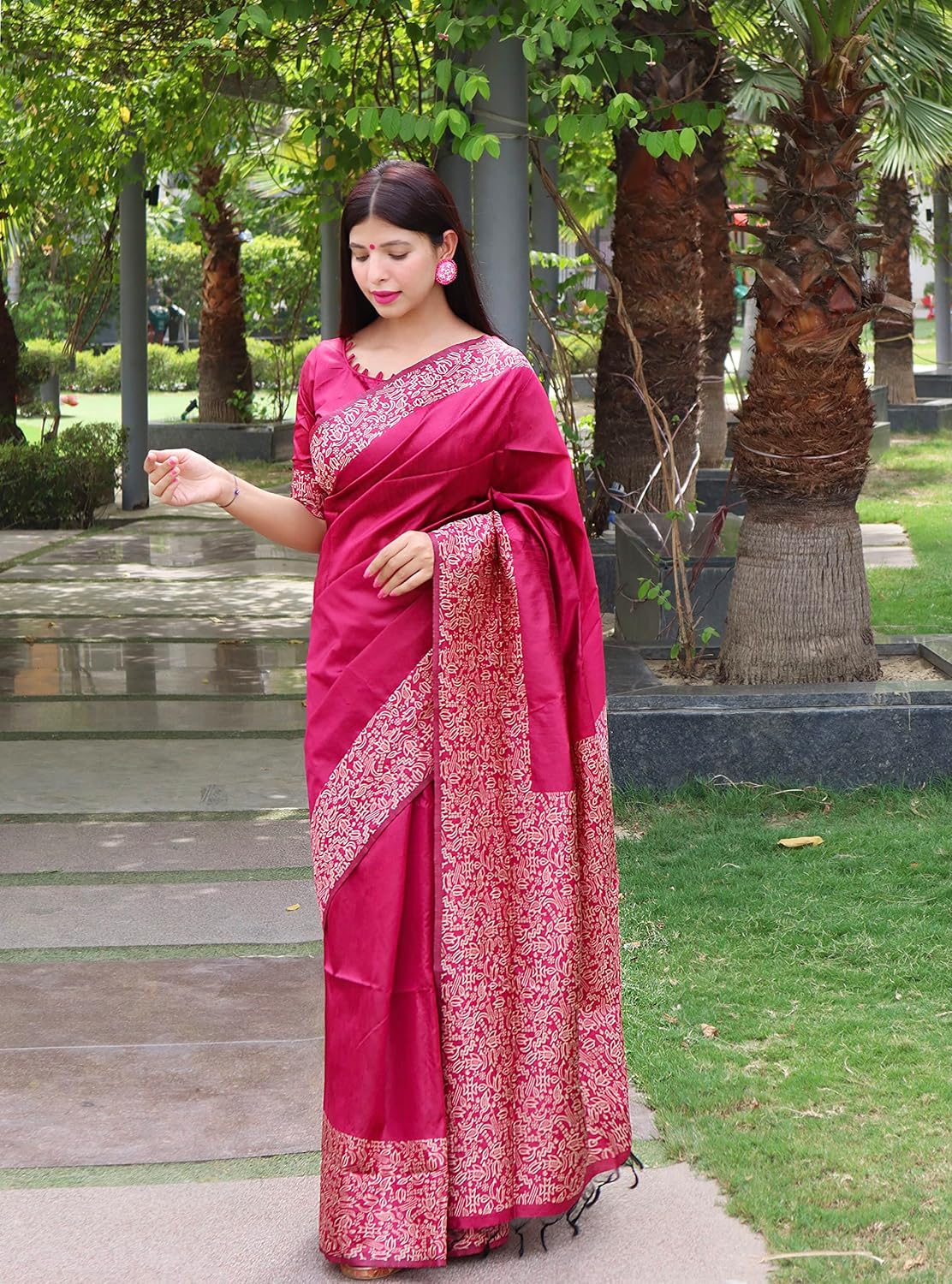 Vasthrlay Traditional Saree in Classic with refined ethnic appeal