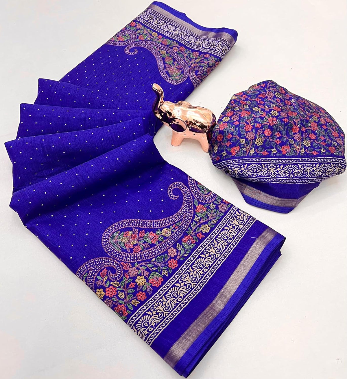 Vasthrlay Ethnic Classic Saree with decorative Print design