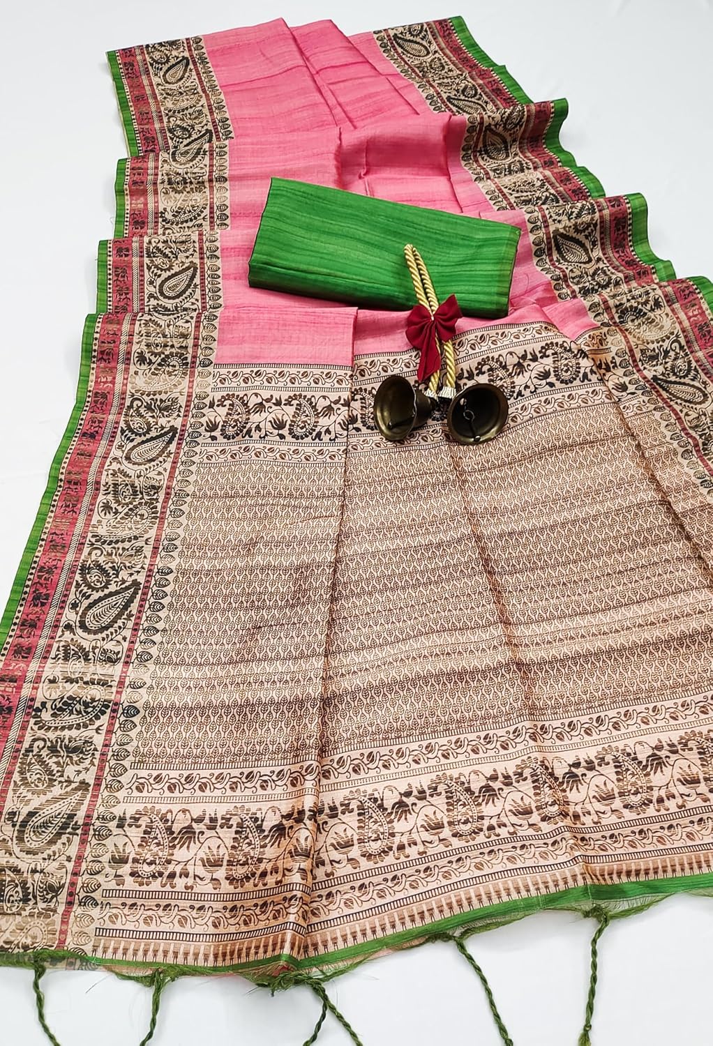 Vasthrlay Classic Printed Saree with elegant Ethnic styling