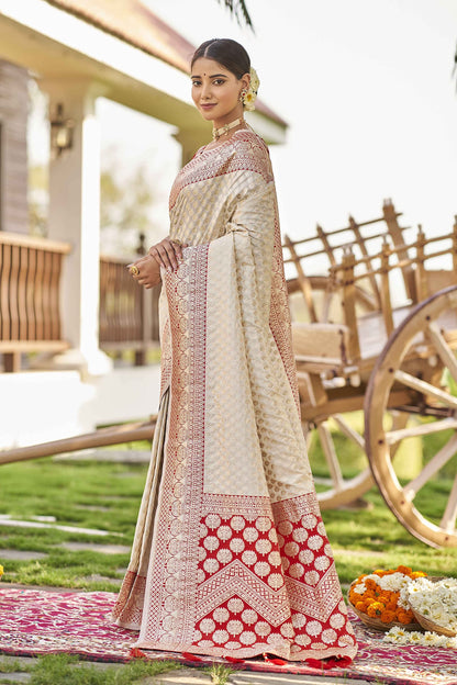 Vasthrlay Banarasi Classic Saree with decorative Traditional design