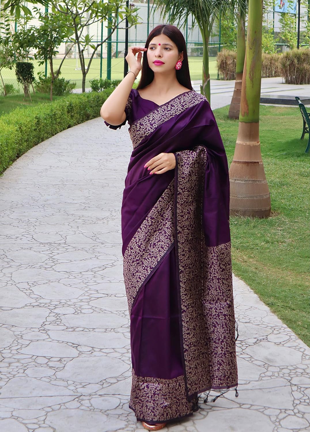 Vasthrlay Traditional Saree in Classic with refined ethnic appeal