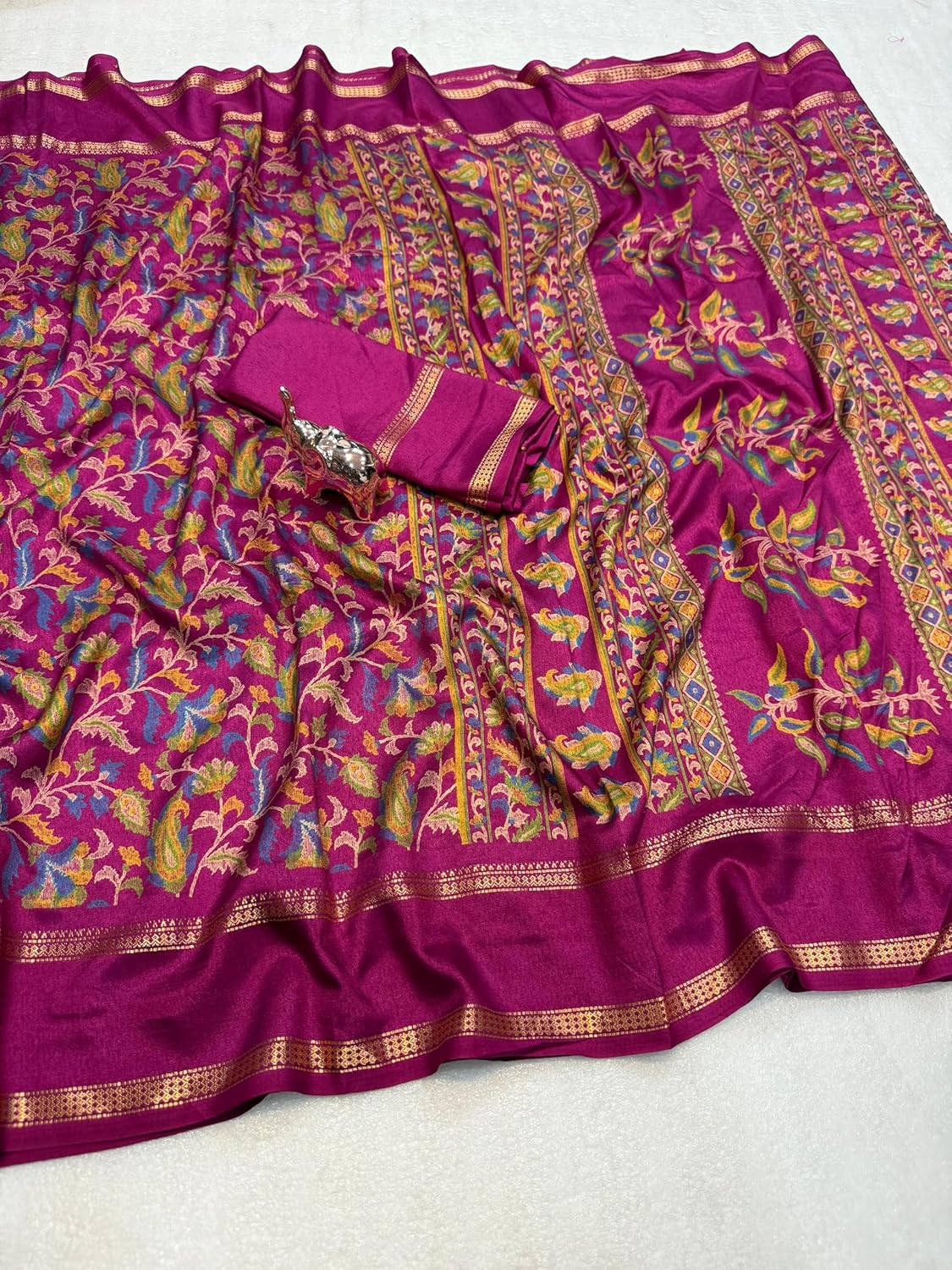 Vasthrlay Classic Weaving Saree with elegant Ethnic styling