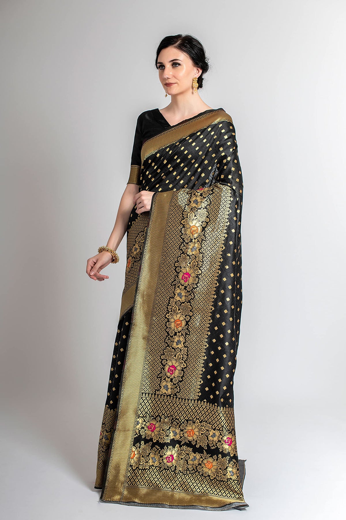 Vasthrlay Designer Saree in Classic with refined ethnic ethnic appeal