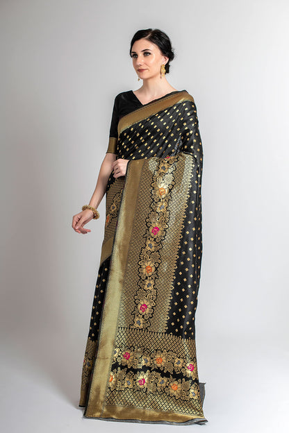 Vasthrlay Designer Saree in Classic with refined ethnic ethnic appeal