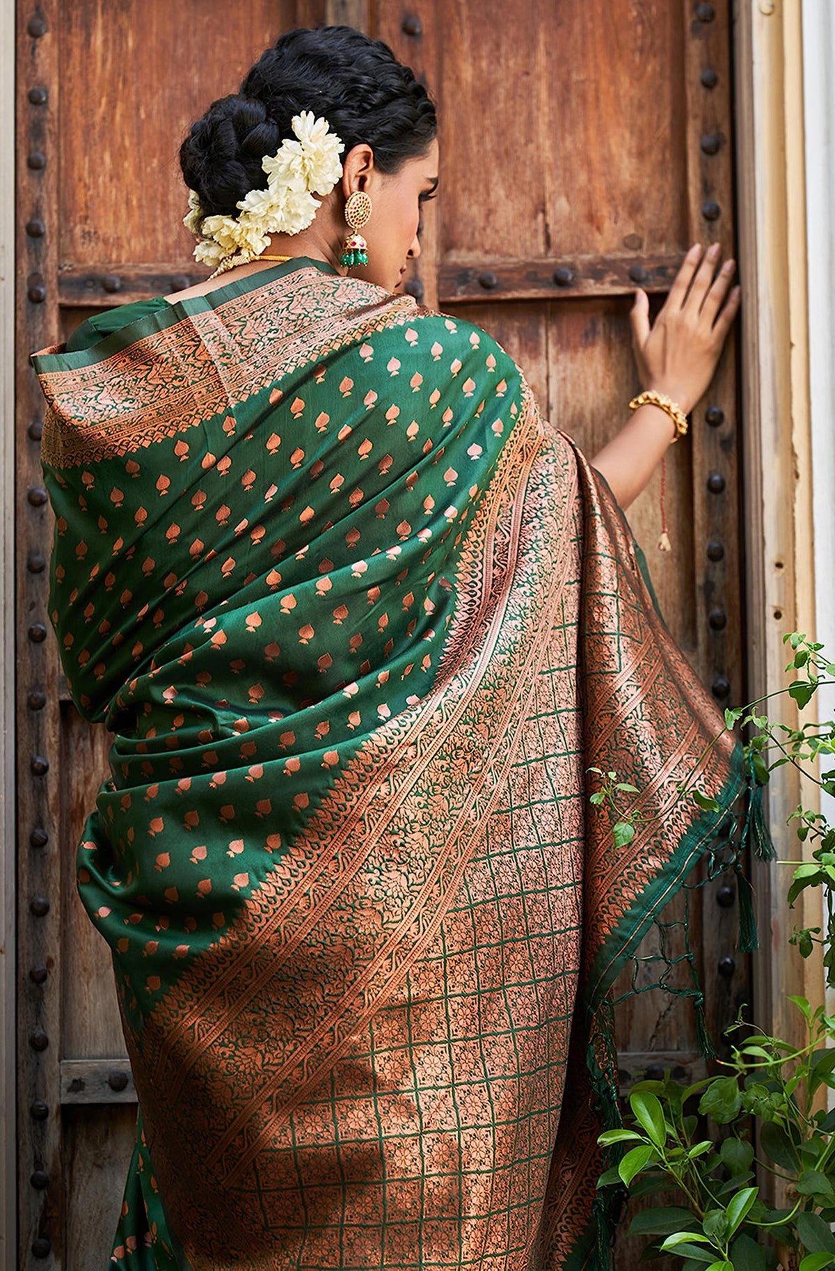 Vasthrlay Traditional Saree in Classic with refined banarasi ethnic appeal