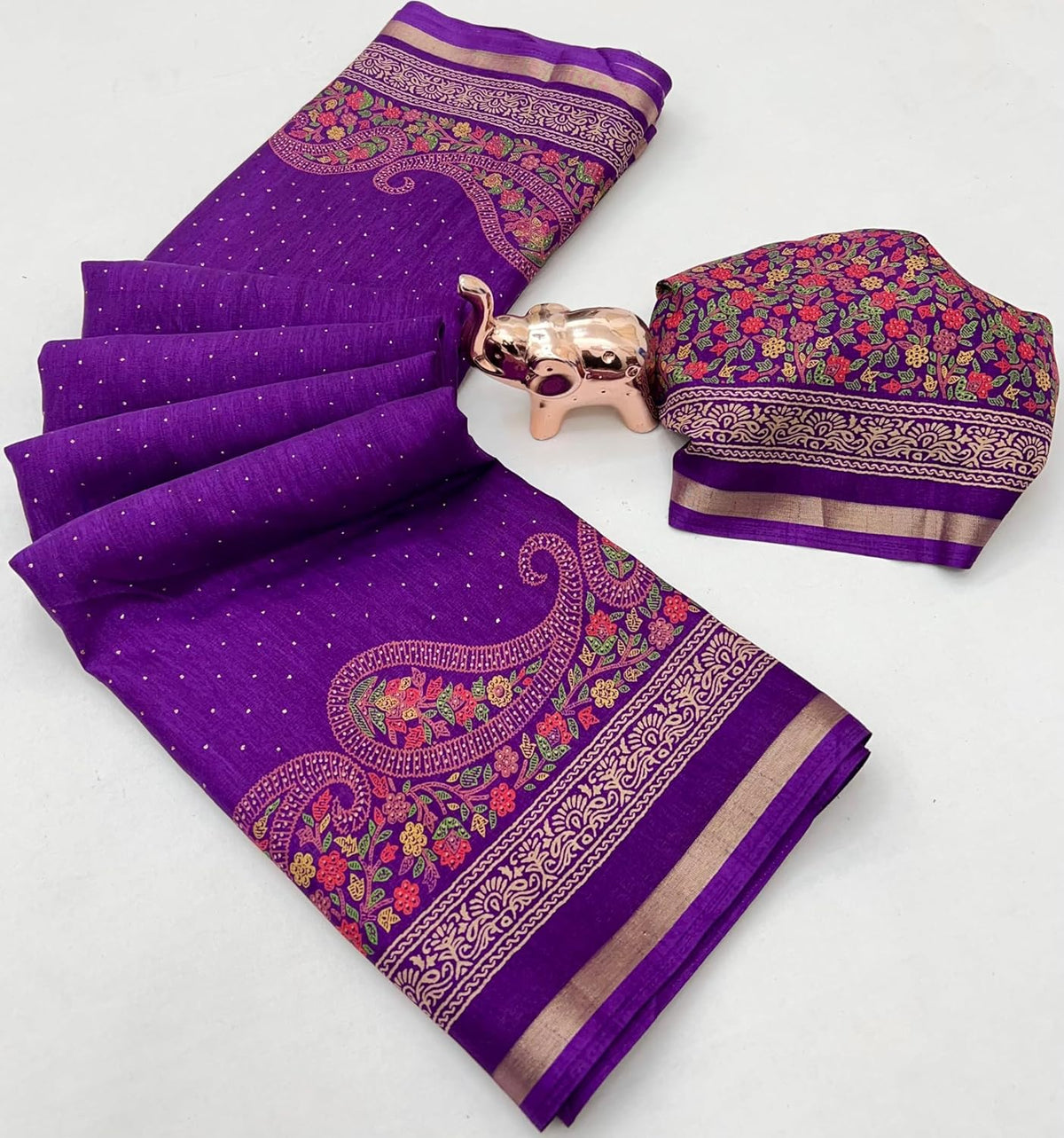 Vasthrlay Ethnic Classic Saree with decorative Print design