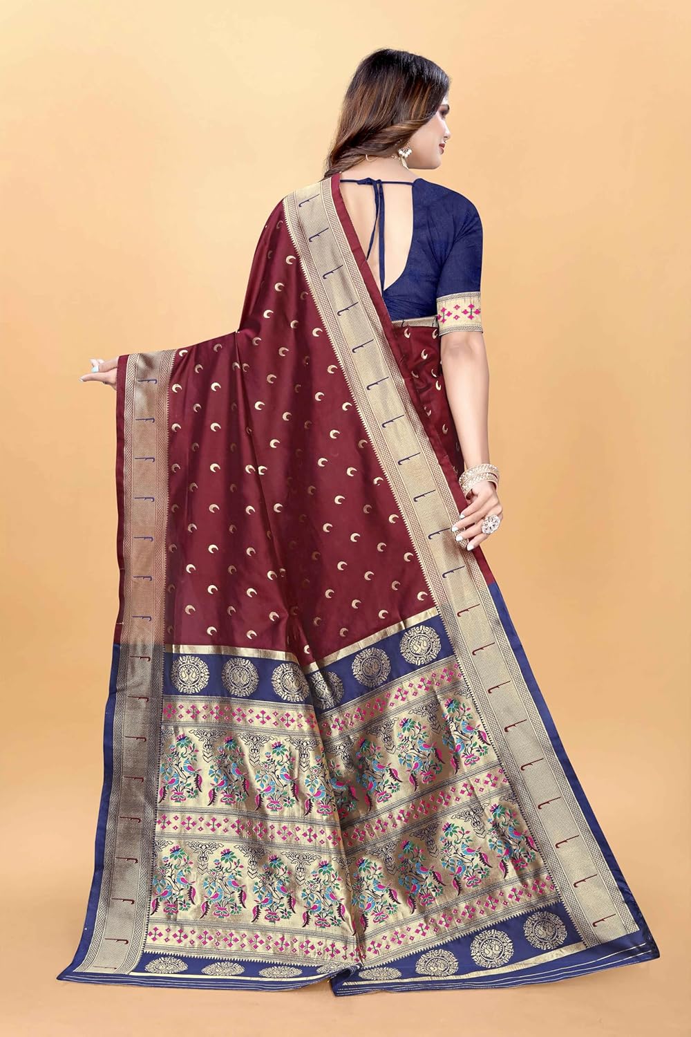 VasthrlayEthnic Classic Saree with refined wedding design