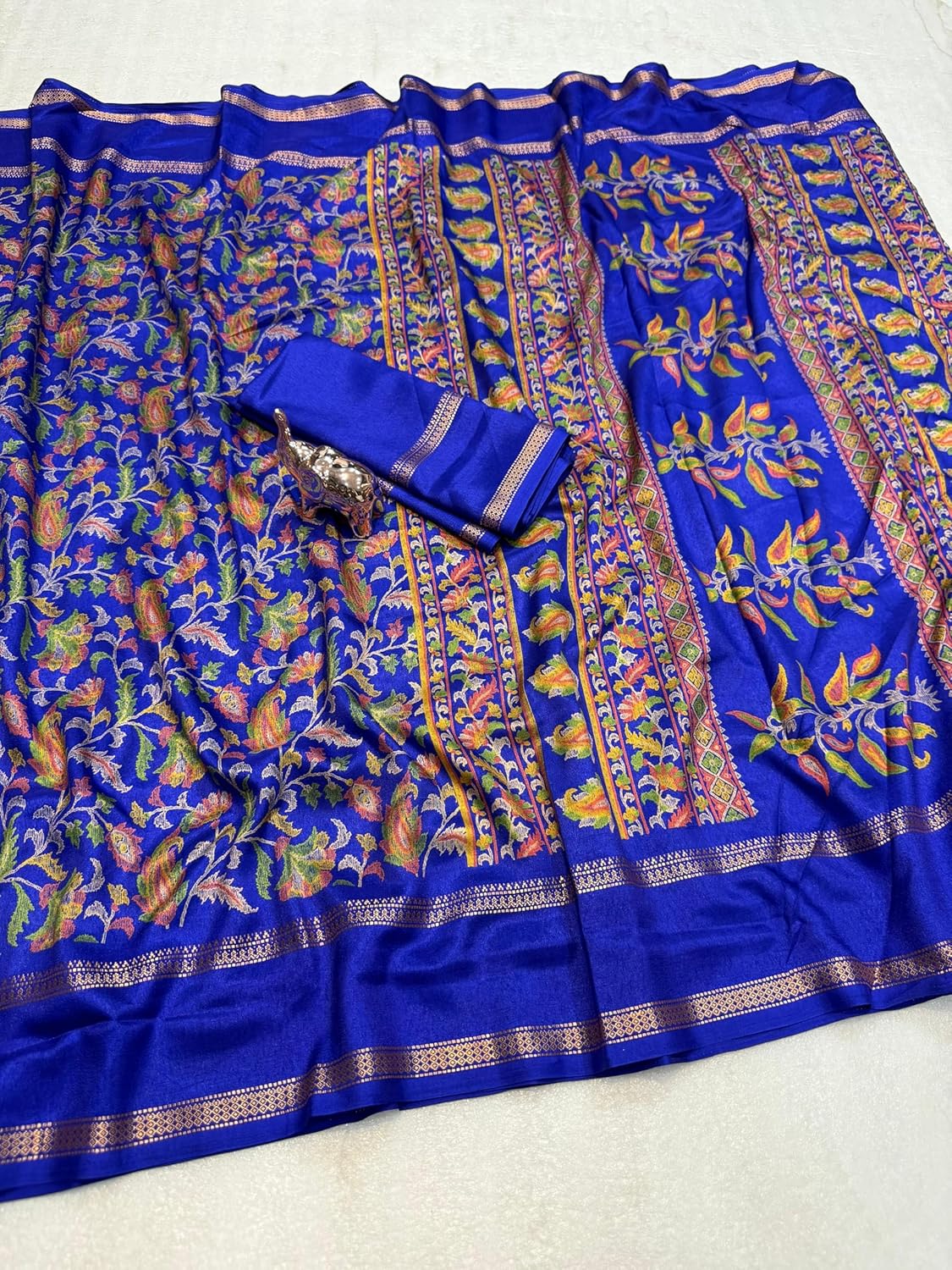 Vasthrlay Classic Weaving Saree with elegant Ethnic styling