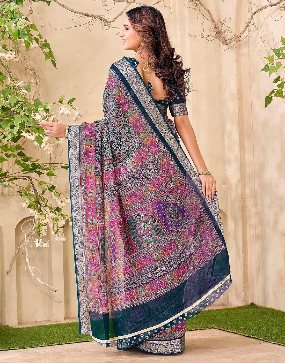 Vasthrlay Red Printed saree for ceremony and occasion wear