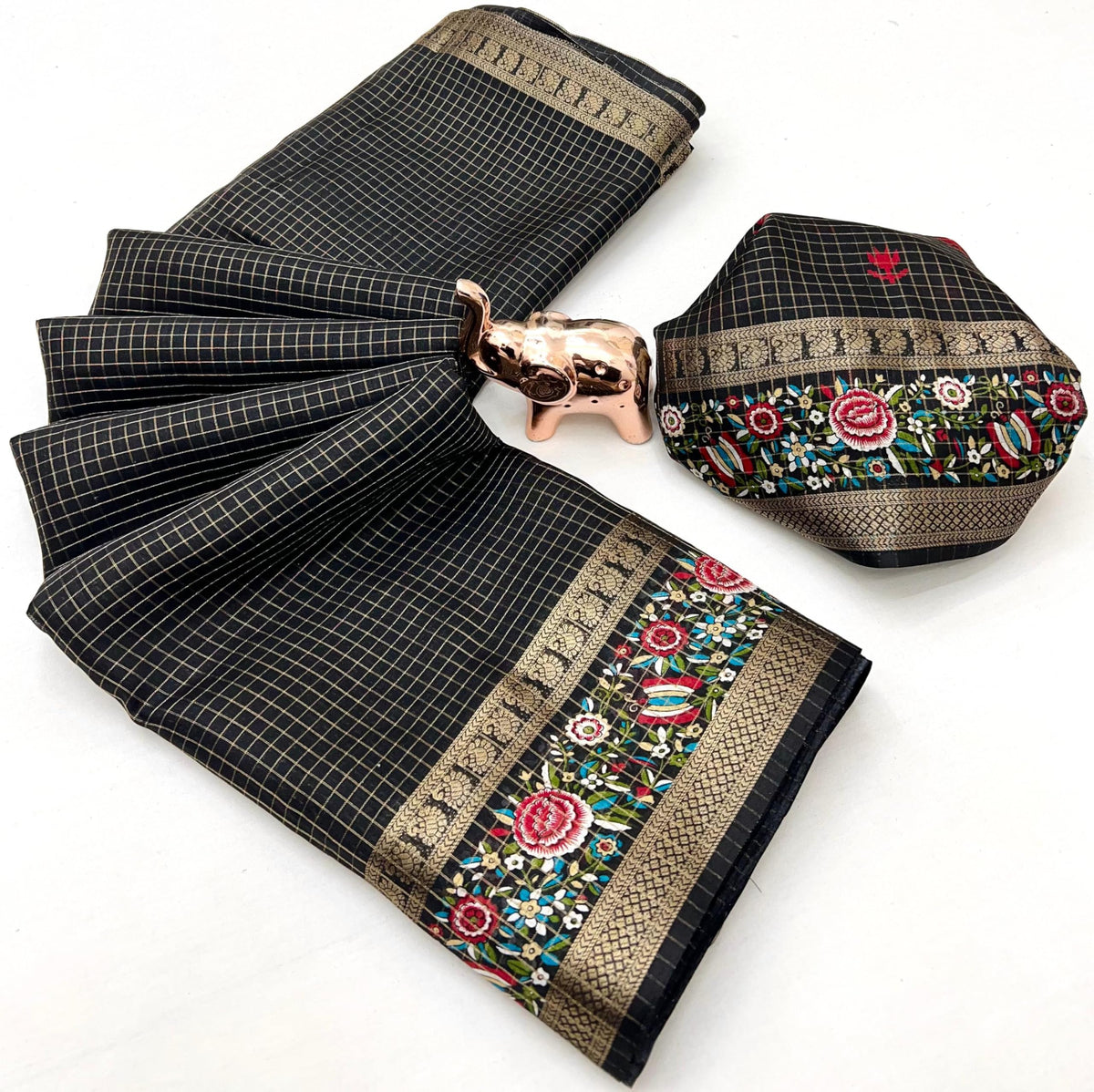 Vasthrlay Weaving Saree in Classic with refined ethnic appeal