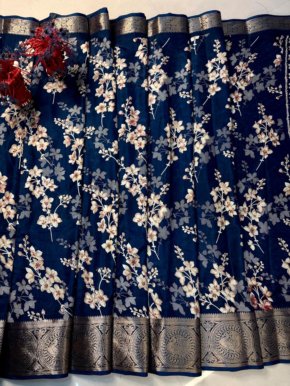Vasthrlay Ethnic Classic Saree with decorative Traditional design