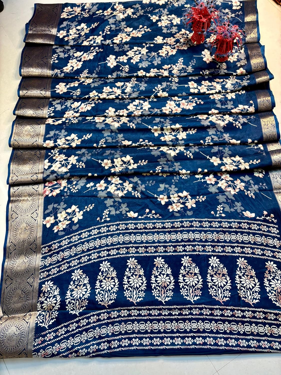 Vasthrlay Classic Traditional Saree with elegant Ethnic styling
