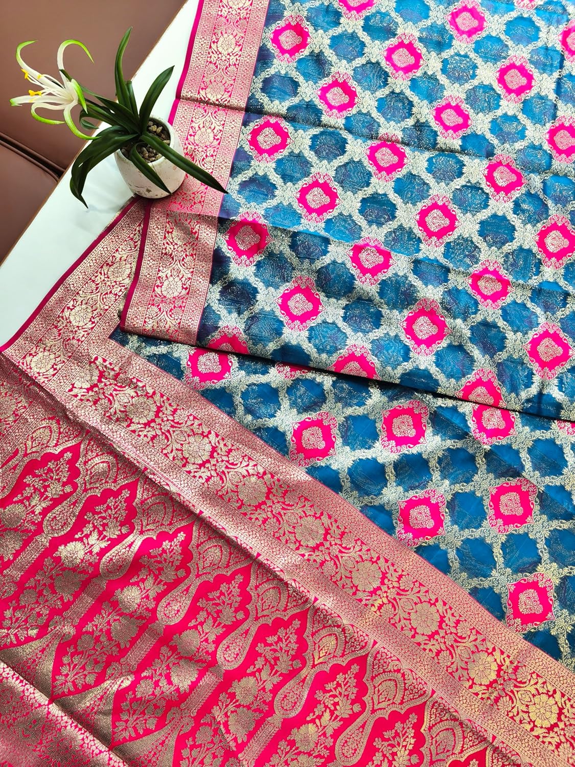 Vasthrlay Banarasi Classic Saree with decorative Weaving design