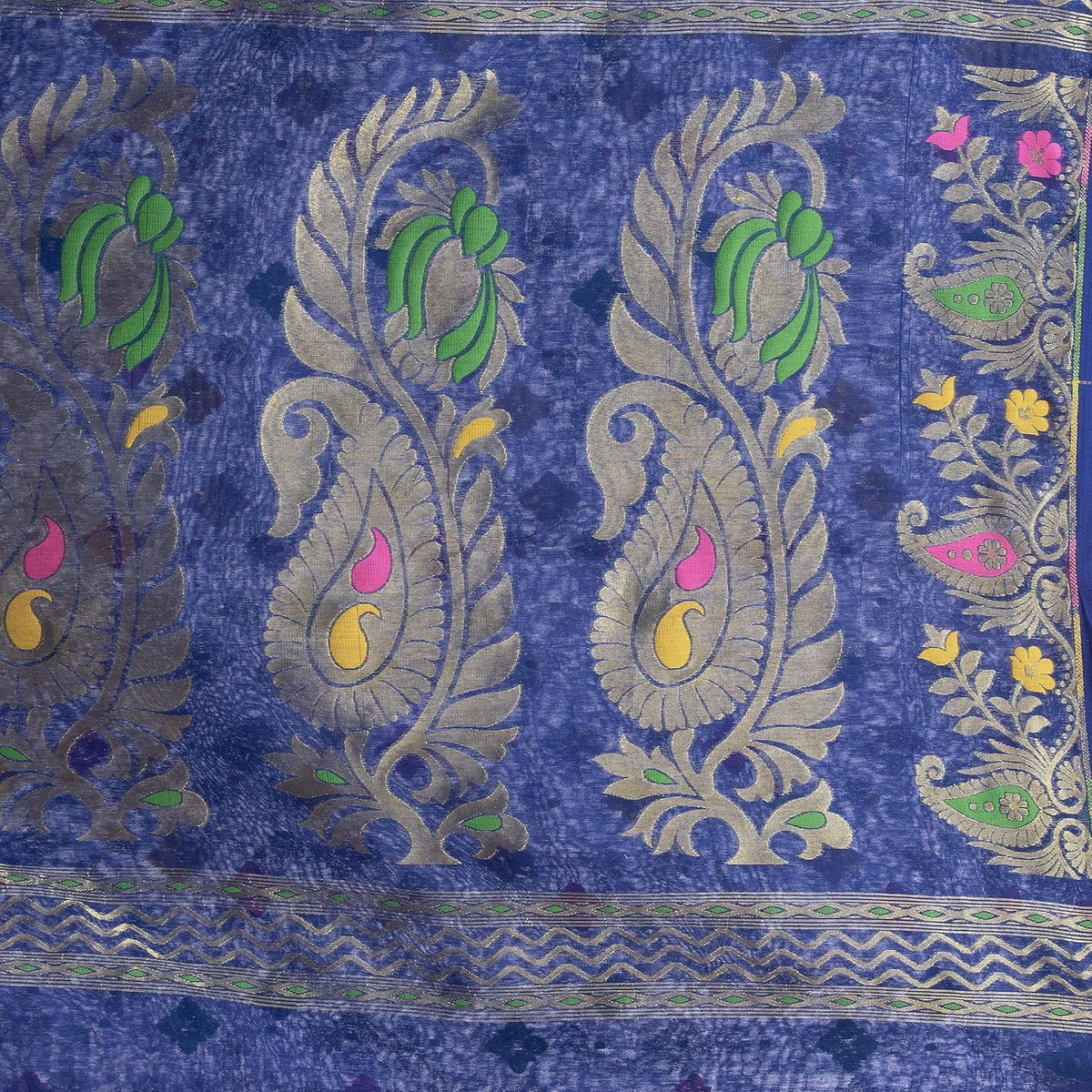 Vasthrlay Traditional Saree in Classic with refined ethnic appeal