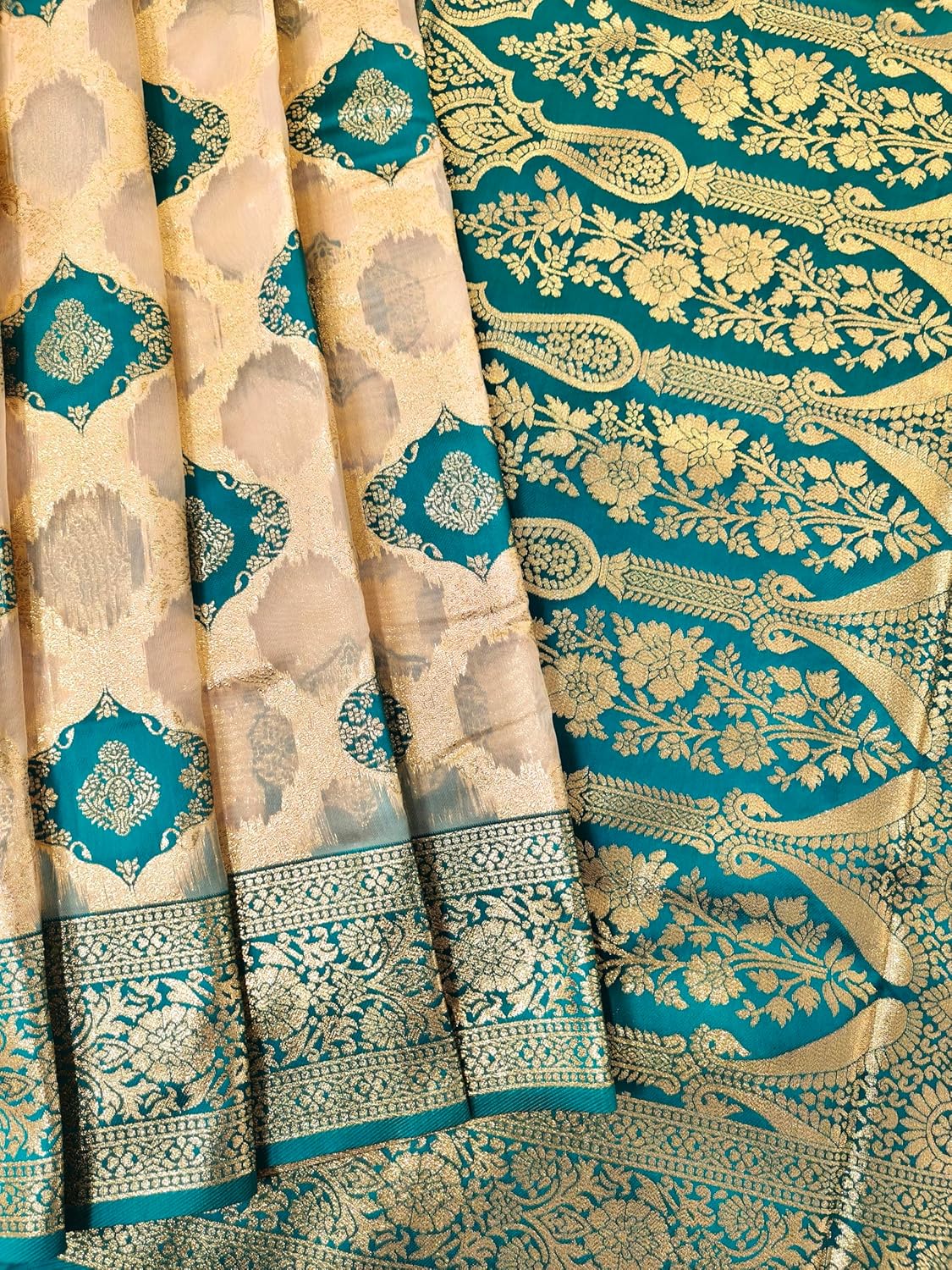 Vasthrlay Classic Weaving Saree with elegant Banarasi styling