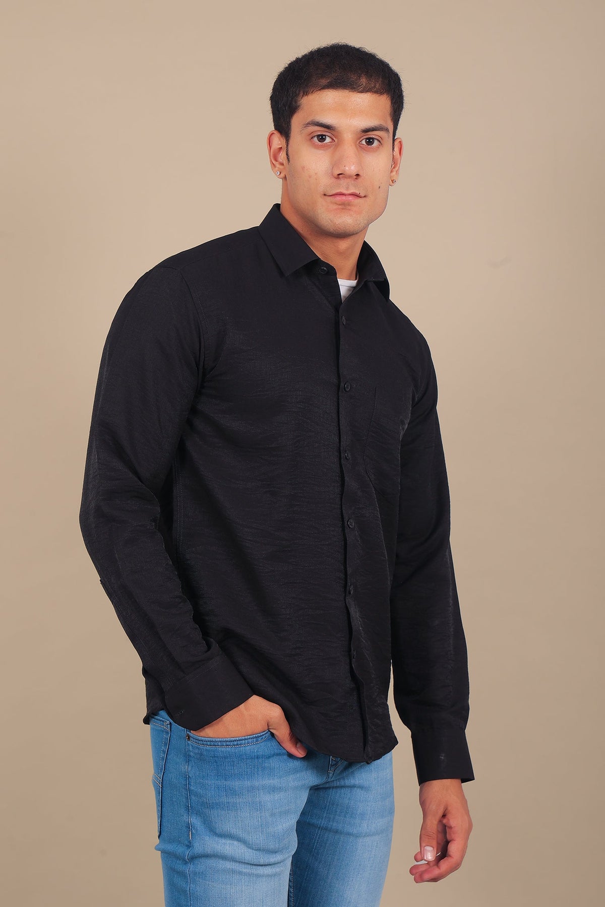 Veshbhoshaa Bluebird Men'S Black Knitted Plain Shirt - PUSHMYCART