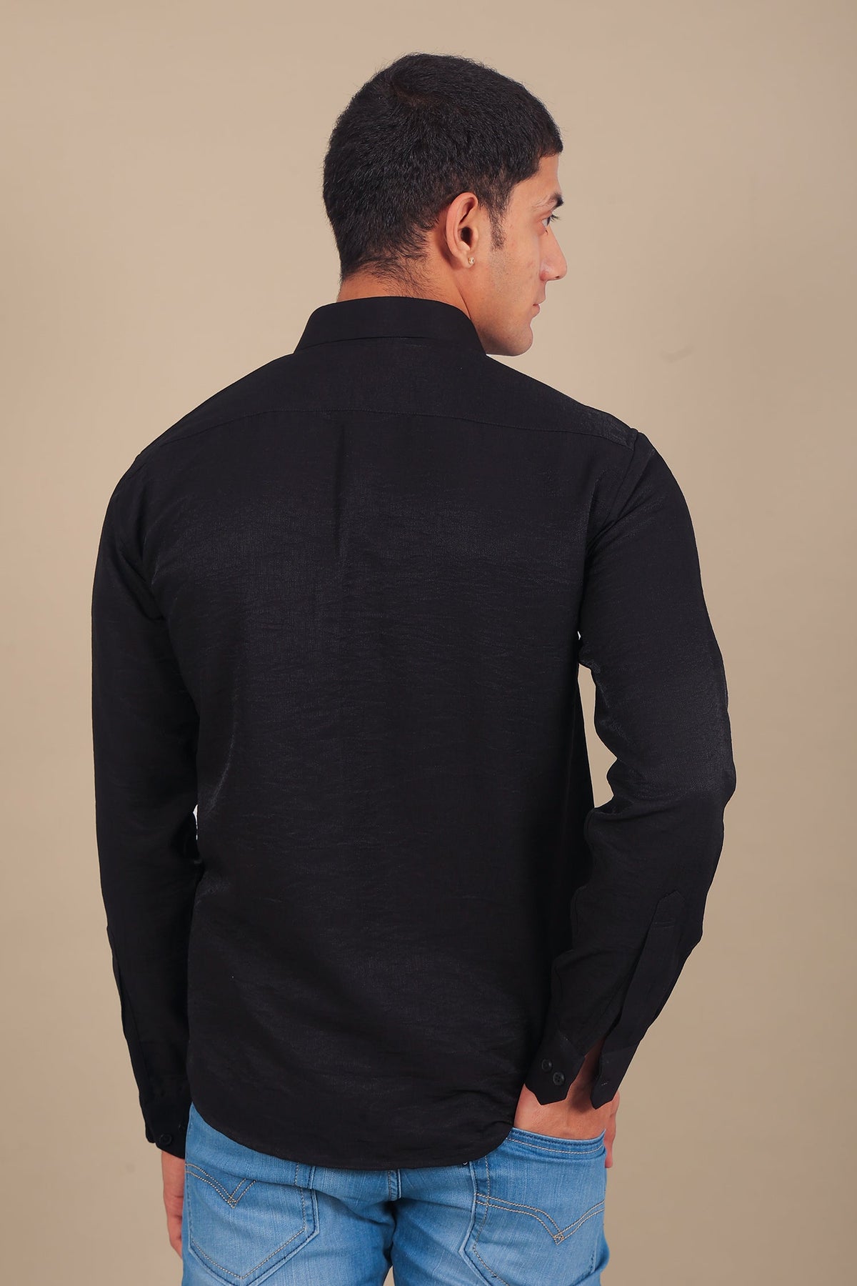 Veshbhoshaa Bluebird Men'S Black Knitted Plain Shirt - PUSHMYCART