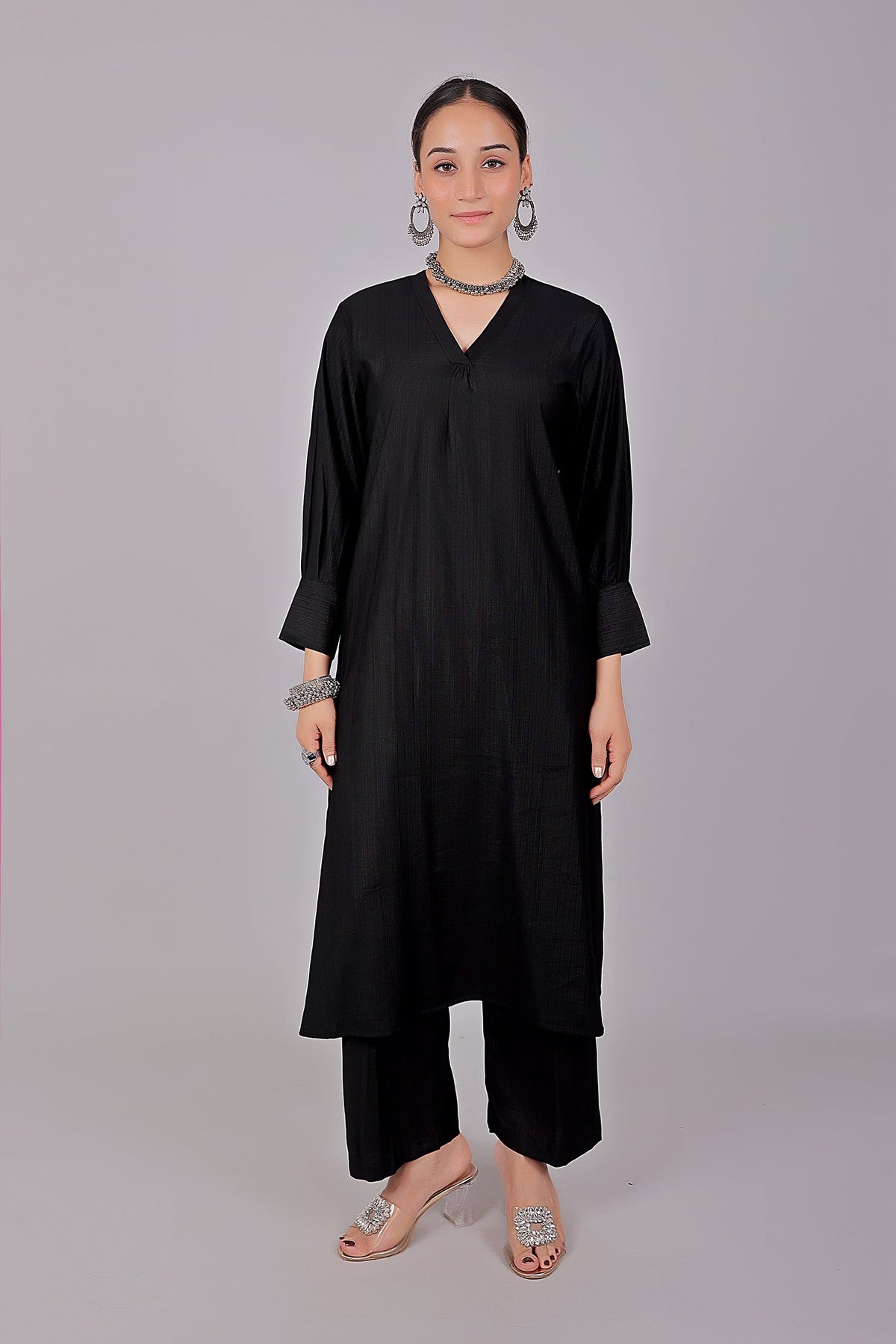 Veshbhoshaa Bluesaanchi Women'S Black Kurti With Trouser Pajama Set - PUSHMYCART
