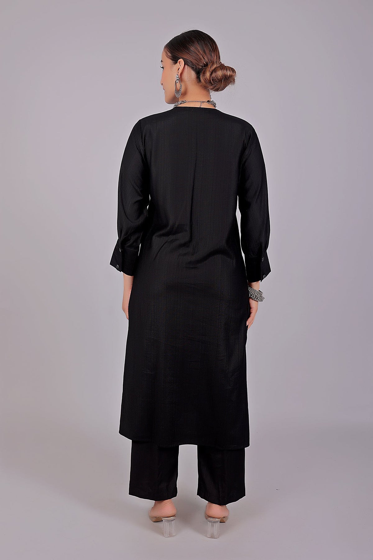 Veshbhoshaa Bluesaanchi Women'S Black Kurti With Trouser Pajama Set - PUSHMYCART