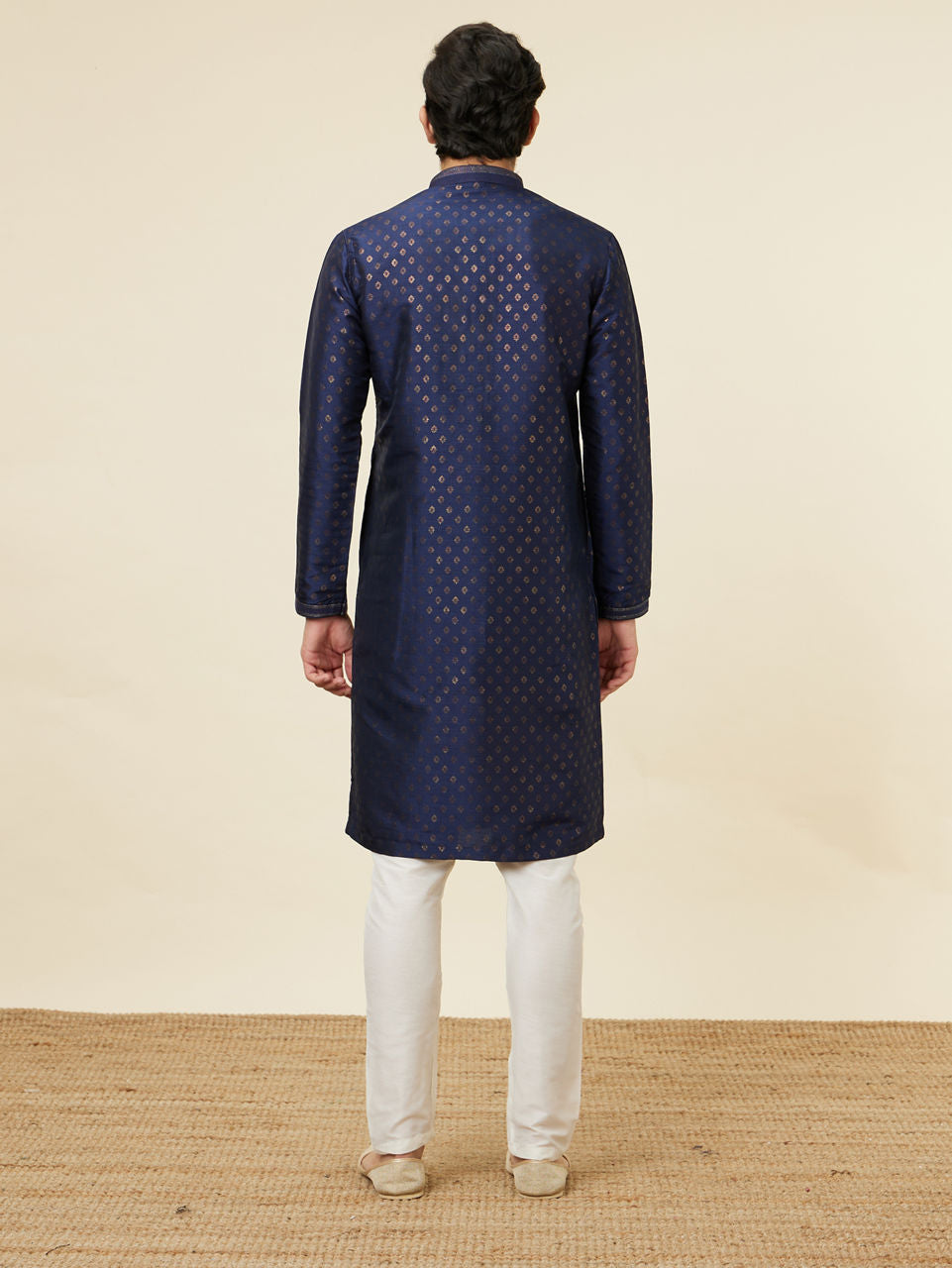 Manyavar Navy Blue Shankh Patterned Kurta Set - view 6