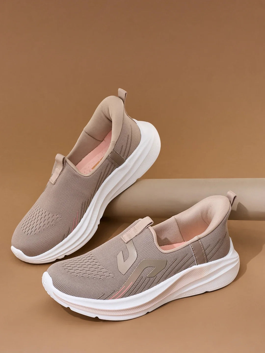 Campus DAVO Beige Womens Walking Shoes
