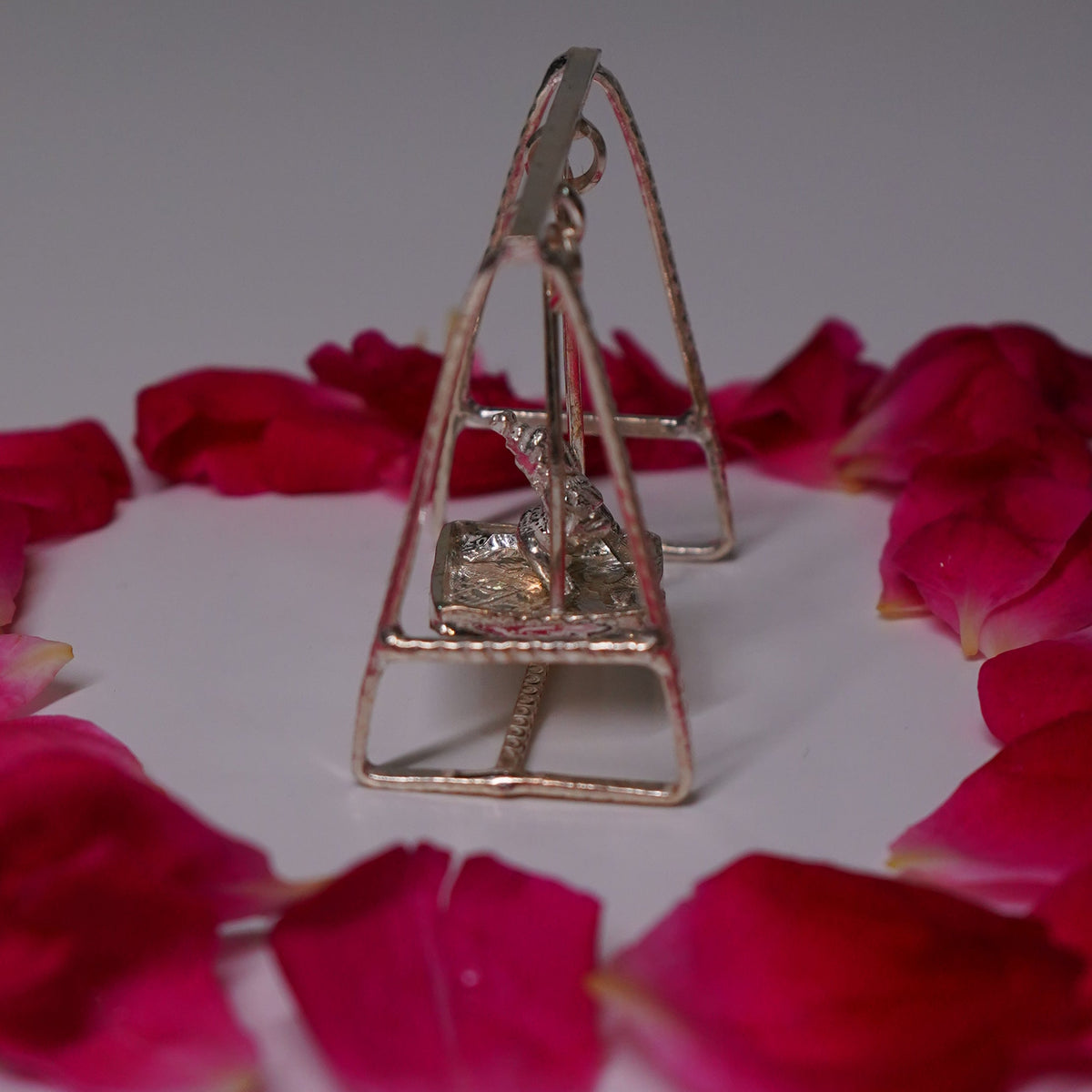Pure Silver Jhula Set With Krishna Idol 12g - PUSHMYCART