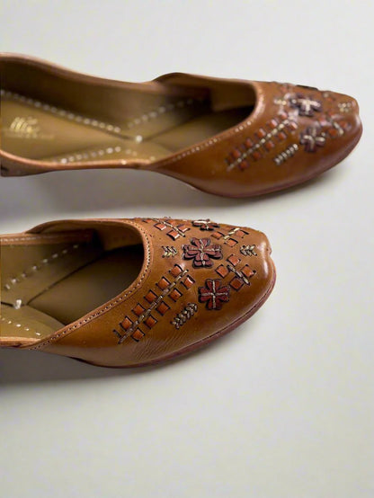 Juttix Classic Caramel Juttis for Women
