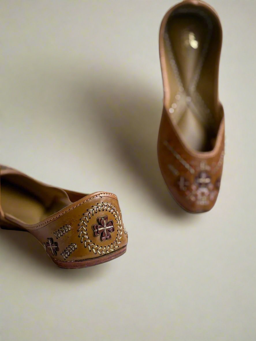 Juttix Classic Caramel Juttis for Women