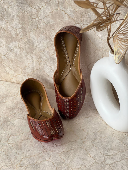 Juttix Classic Tan Juttis for Women