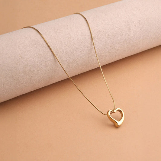 Palmonas Curved Heart Necklace
