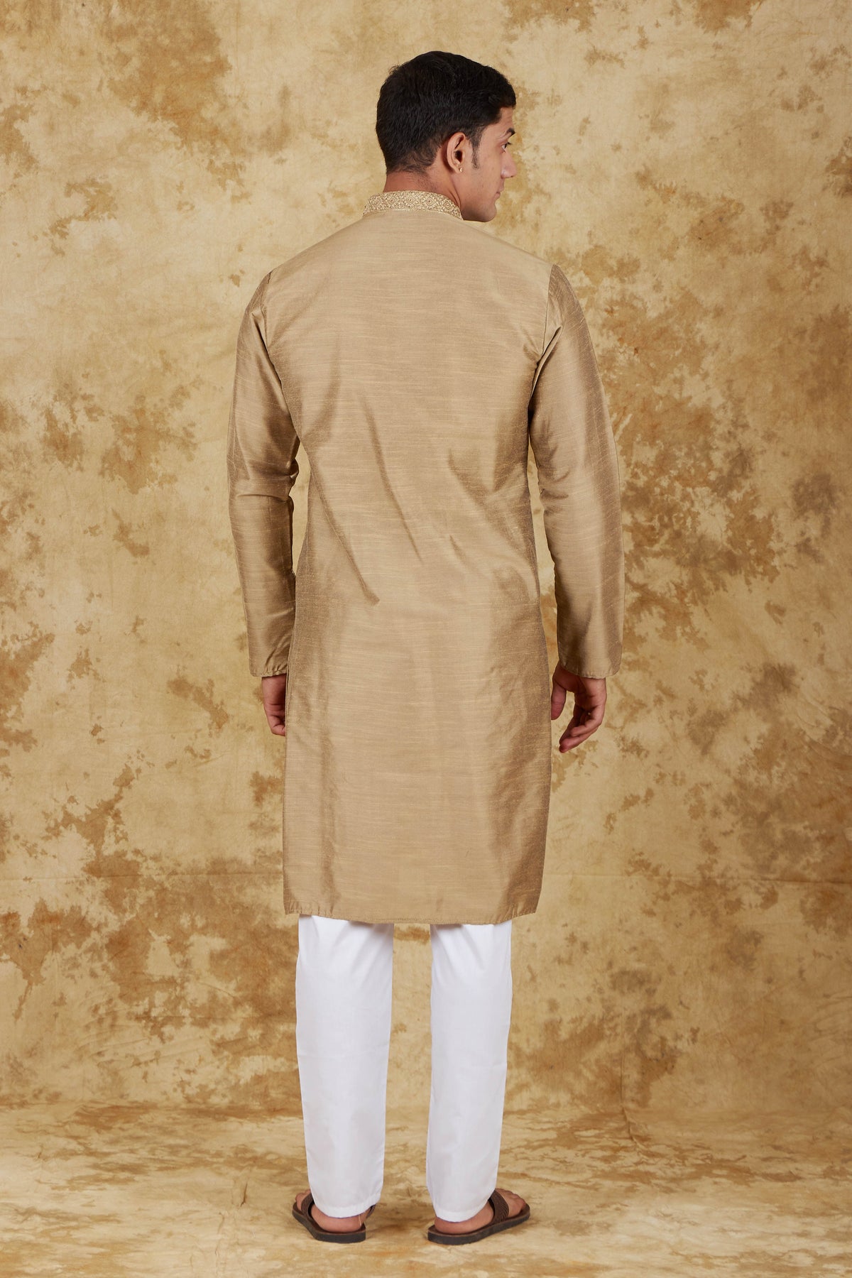 Veshbhoshaa Bluesaanchi Royal Elegance Ecru Handloom Embroidery Kurta Set - PUSHMYCART