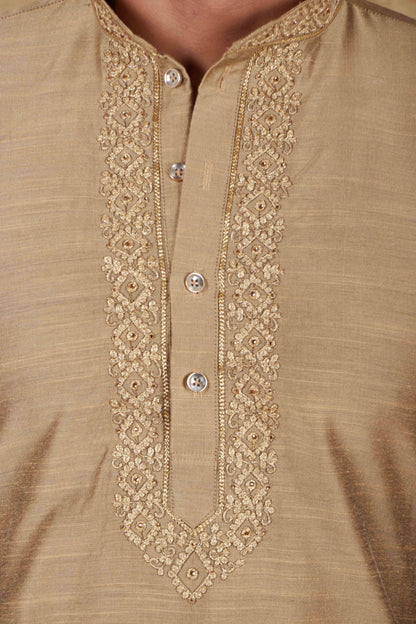 Veshbhoshaa Bluesaanchi Royal Elegance Ecru Handloom Embroidery Kurta Set - PUSHMYCART