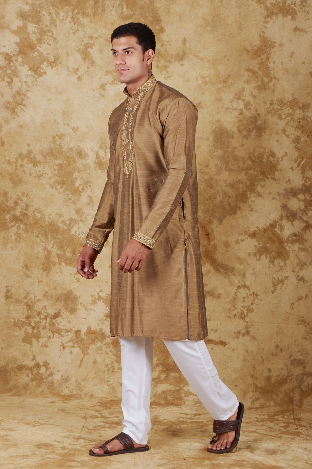 Veshbhoshaa Bluesaanchi Sunshine: Handwoven Embroidered Kurta Set Raw Umber - PUSHMYCART