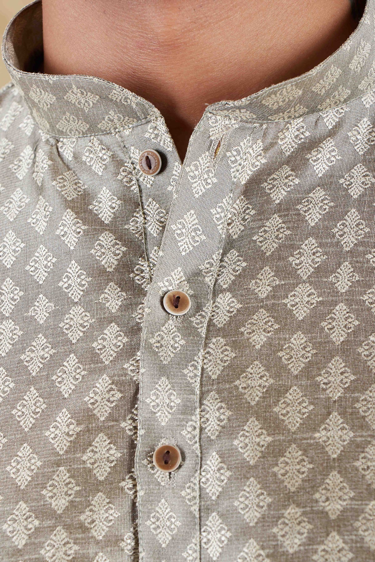 Veshbhoshaa Bluesaanchi Banarsi Silk Silver Kurta Set - PUSHMYCART