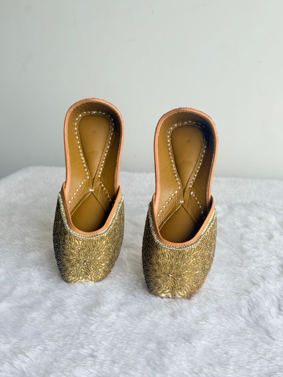 Juttix Aurelia Gold Juttis for Women