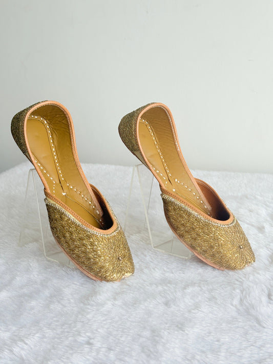 Juttix Aurelia Gold Juttis for Women