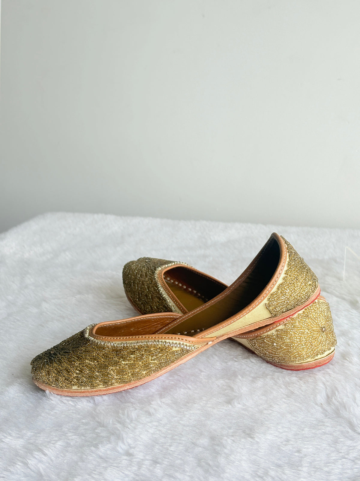 Juttix Aurelia Gold Juttis for Women