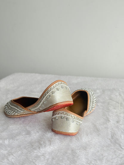 Juttix Chandni Silver Juttis for Women
