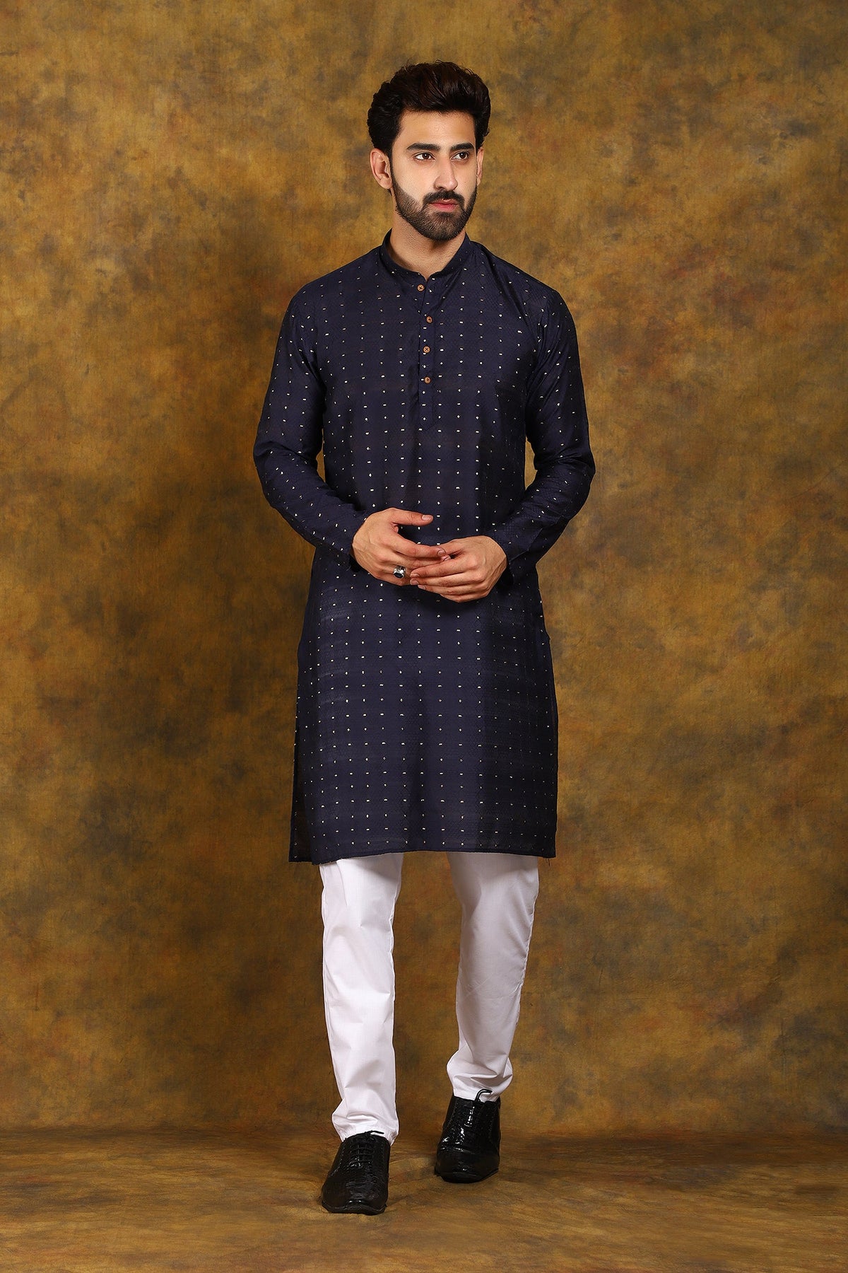 Veshbhoshaa Bluesaanchi Men'S Navy Blue Zari Embroidery Kurta Pyjama - PUSHMYCART