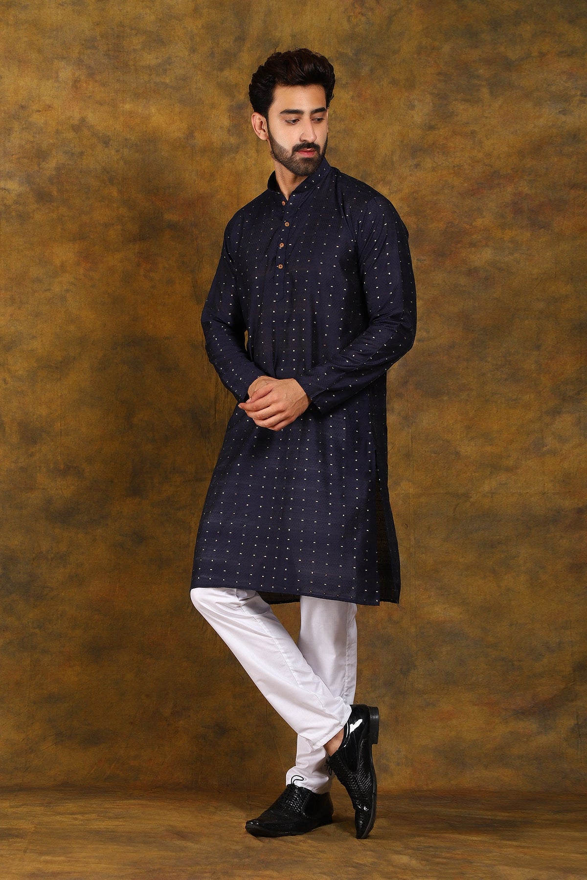 Veshbhoshaa Bluesaanchi Men'S Navy Blue Zari Embroidery Kurta Pyjama - PUSHMYCART