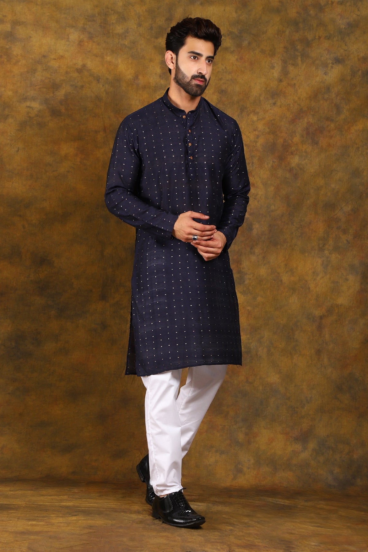 Veshbhoshaa Bluesaanchi Men'S Navy Blue Zari Embroidery Kurta Pyjama - PUSHMYCART