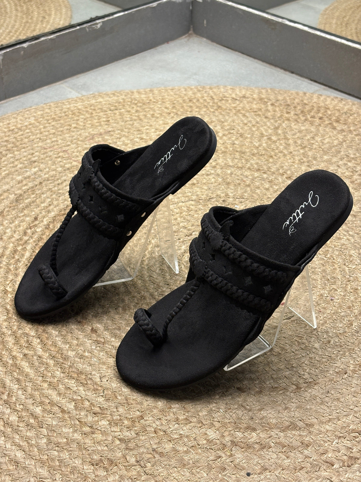 Juttix Saaya Black Kolhapuri Flats for Women image