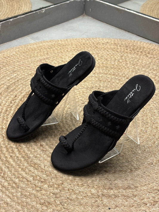 Juttix Saaya Black Kolhapuri Flats for Women image