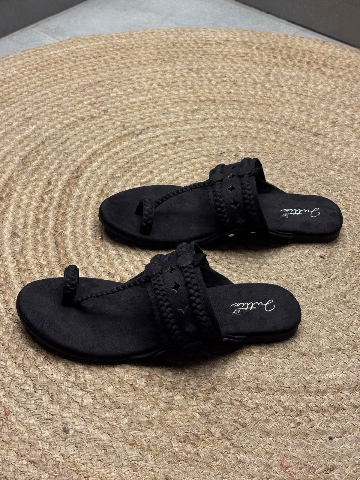 Juttix Saaya Black Kolhapuri Flats for Women image