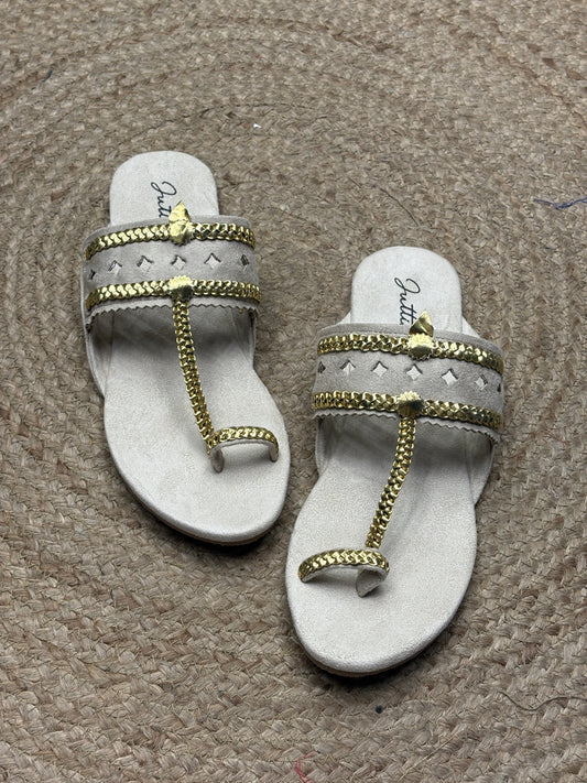 Juttix Tara Off White and Gold Kolhapuri Flats for Women image