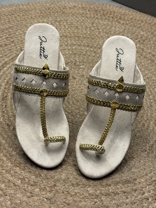 Juttix Tara Off White and Gold Kolhapuri Flats for Women image
