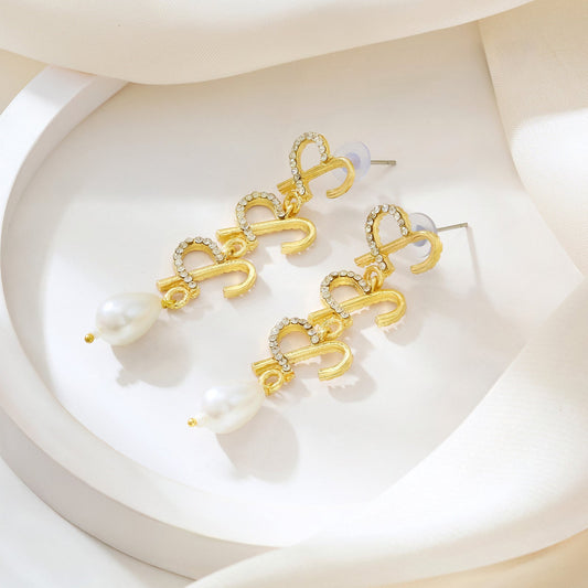 Joker and Witch Aria Monogram Gold Earring
