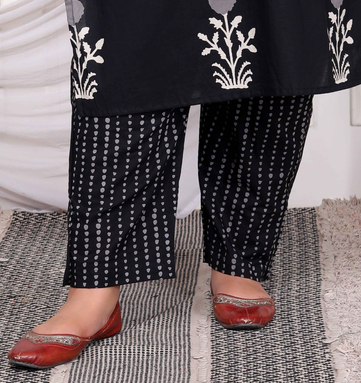 Miravan Womens Plus Size Cotton Gota Patti Black Floral Printed Straight Kurta Palazzo Set - view 4